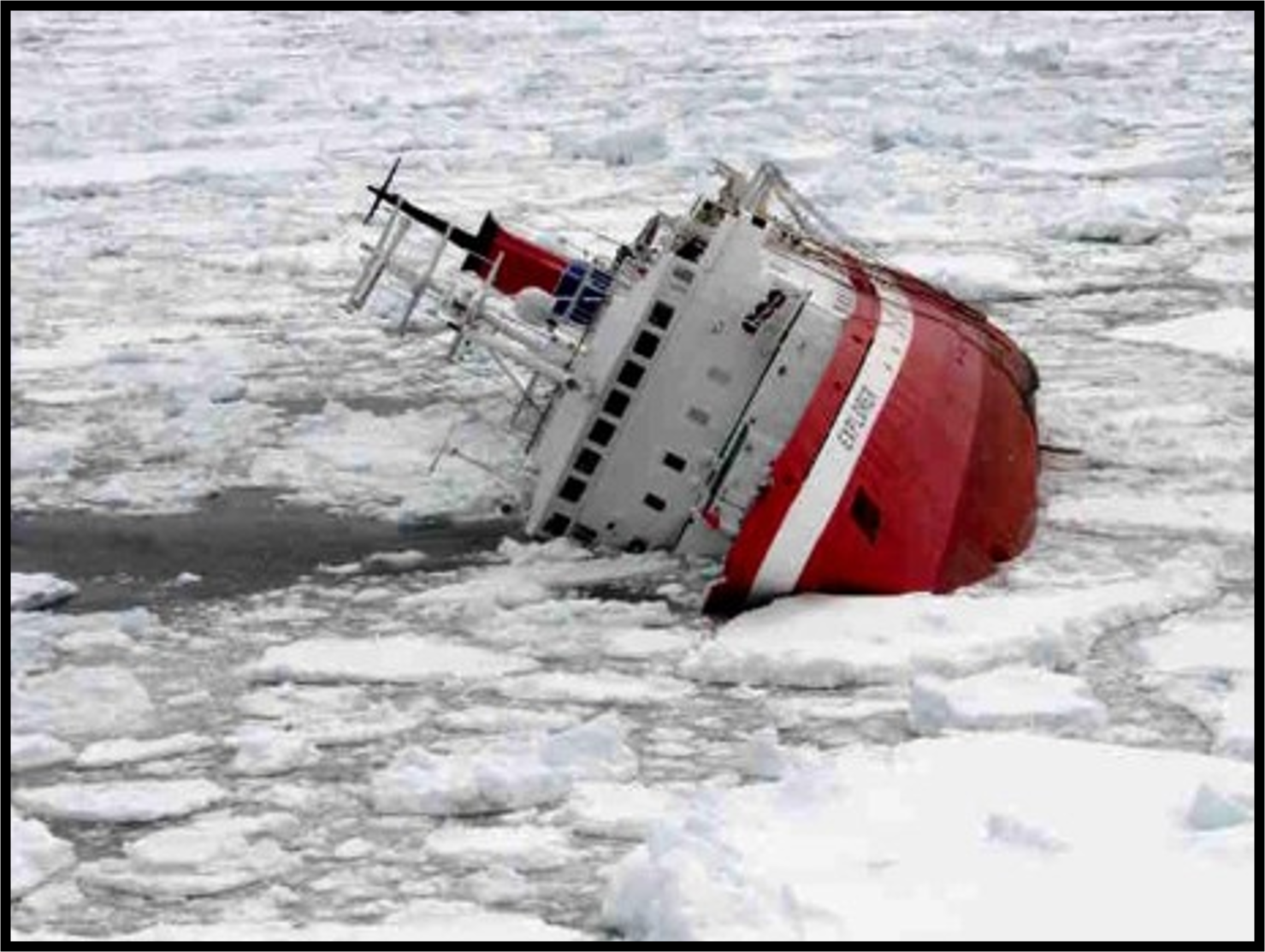 M/S Explorer i isen